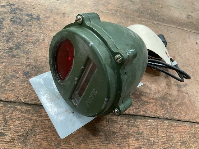 Pacific tail light - afbeelding 1 van  3