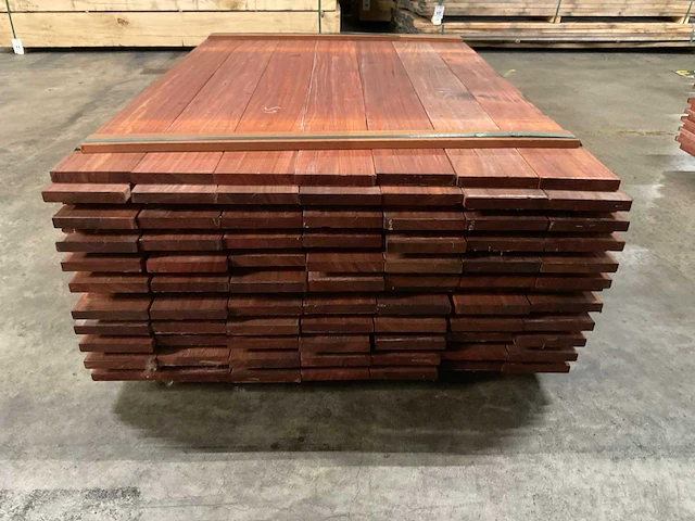 Padouk planken geschaafd 21x145 mm (140x) - afbeelding 2 van  6