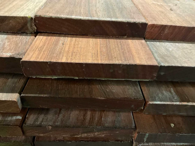 Padouk planken geschaafd 21x145 mm (140x) - afbeelding 6 van  6