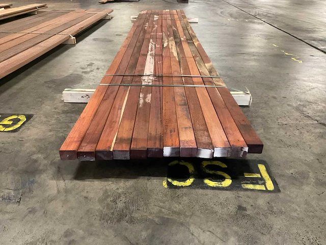 Padouk regels geschaafd 40x60 mm (12x) - afbeelding 2 van  6