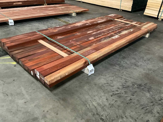 Padouk regels geschaafd 40x60 mm (23x) - afbeelding 1 van  6