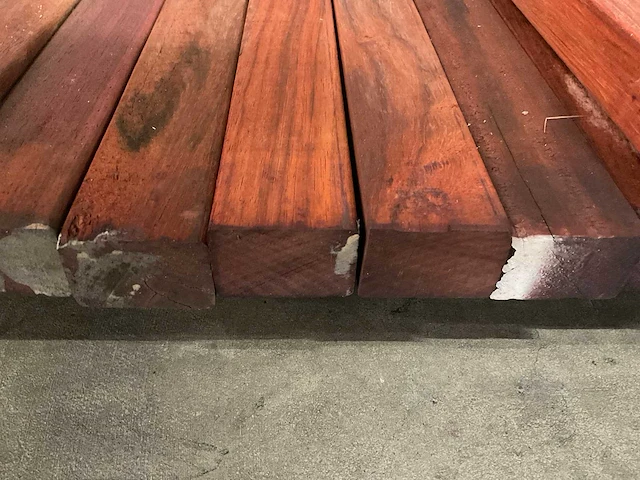 Padouk regels geschaafd 40x60 mm (23x) - afbeelding 6 van  6