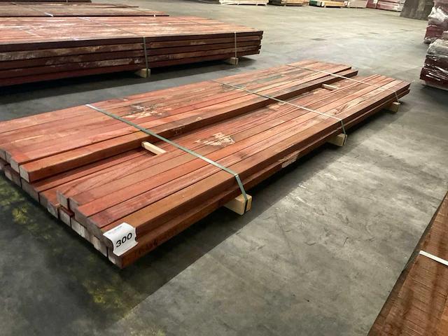 Padouk regels geschaafd 40x60 mm (29x) - afbeelding 1 van  6