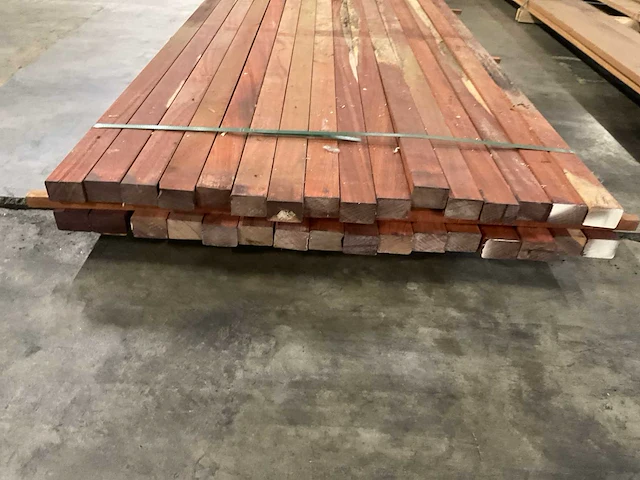 Padouk regels geschaafd 40x60 mm (32x) - afbeelding 4 van  6