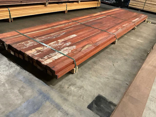 Padouk regels geschaafd 40x60 mm (32x) - afbeelding 3 van  6