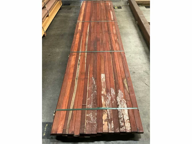 Padouk regels geschaafd 40x60 mm (32x) - afbeelding 5 van  6