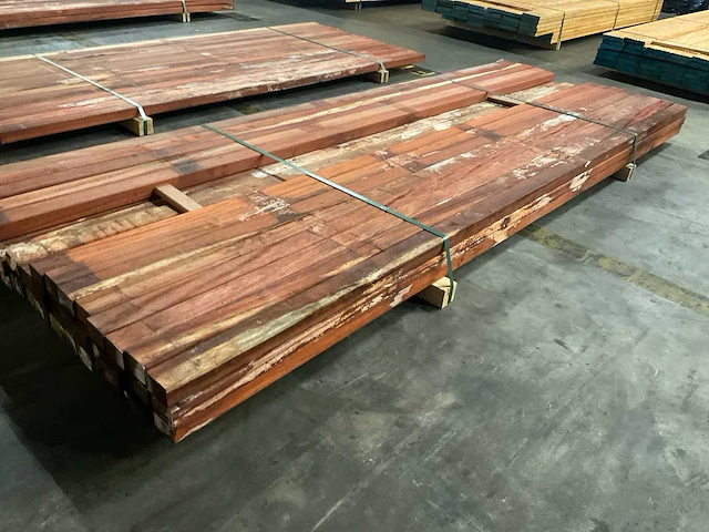 Padouk regels geschaafd 40x60 mm (45x) - afbeelding 2 van  5
