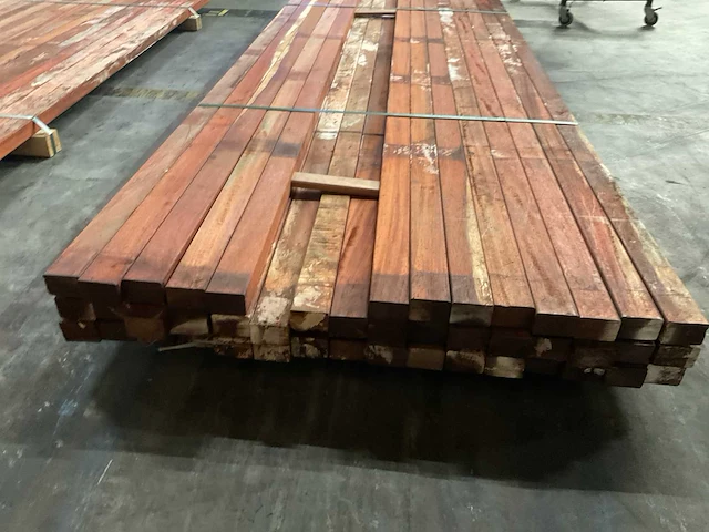Padouk regels geschaafd 40x60 mm (45x) - afbeelding 3 van  5