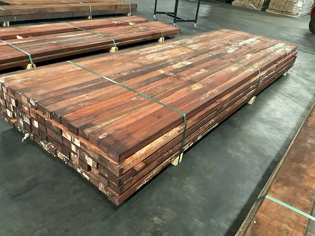 Padouk regels geschaafd 40x60 mm (80x) - afbeelding 3 van  6