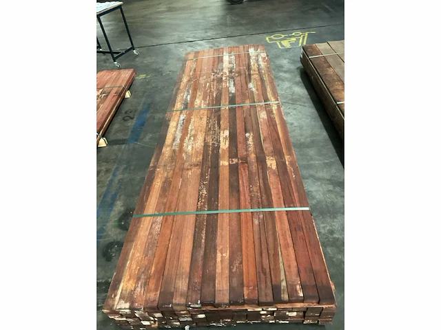 Padouk regels geschaafd 40x60 mm (80x) - afbeelding 5 van  6