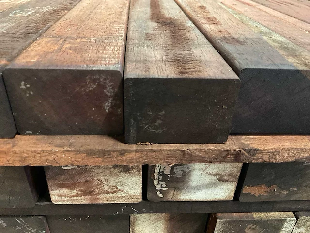 Padouk regels geschaafd 40x60 mm (80x) - afbeelding 6 van  6