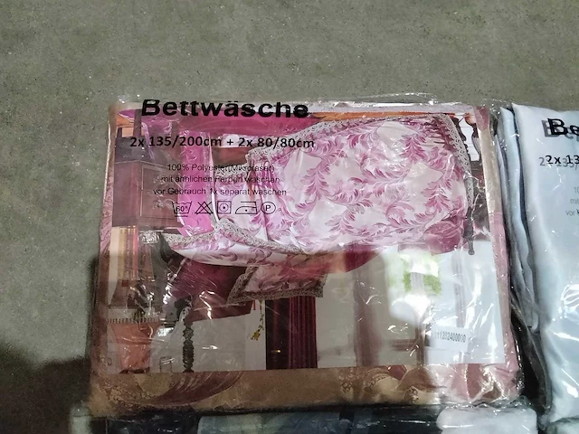 Pakken met satijnen dekbedovertrekken. (5x) - afbeelding 2 van  7