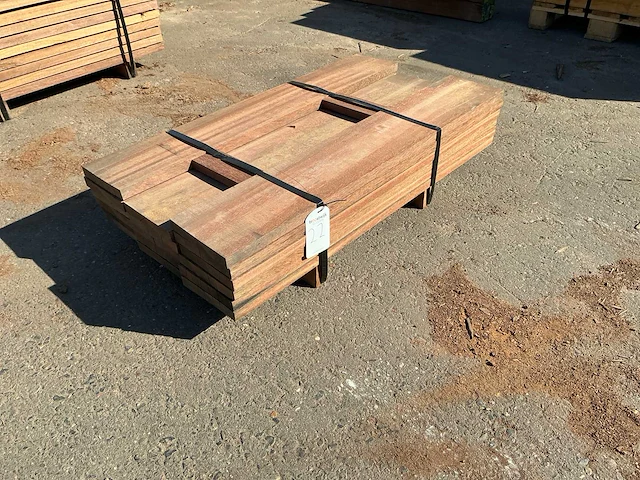 Pakket hardhout planken (azobé) - afbeelding 1 van  4