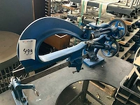 Pakkingsnij machine met opbergtafel voor pakkingsmateriaal en nylon snijplaat afm. tafel 153x220x100cm - afbeelding 1 van  7
