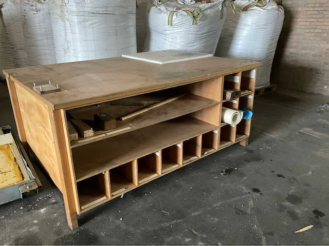 Pakkingsnij machine met opbergtafel voor pakkingsmateriaal en nylon snijplaat afm. tafel 153x220x100cm - afbeelding 6 van  7