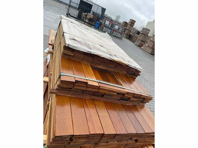 Pakoeli hardhouten planken geschaafd 21x90mm, lengte 125cm - 185cm (140x) - afbeelding 3 van  3