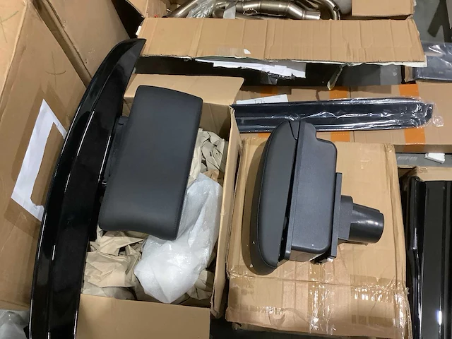Pallet - auto onderdelen - retourgoederen - afbeelding 10 van  19