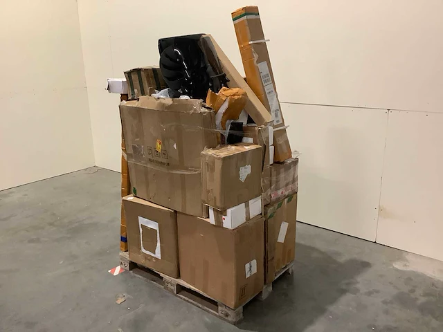 Pallet - auto onderdelen - retourgoederen - afbeelding 1 van  19