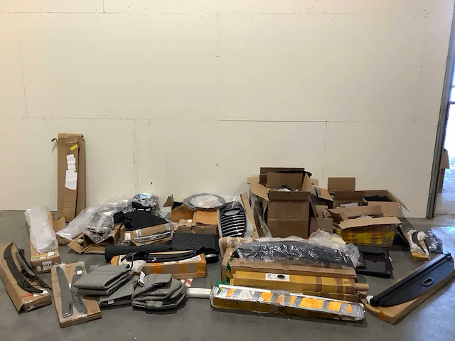 Pallet - auto onderdelen - retourgoederen - afbeelding 21 van  27