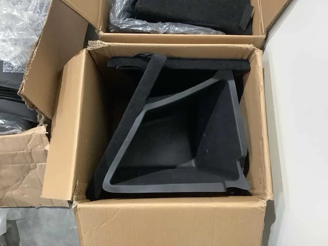 Pallet - auto onderdelen - retourgoederen - afbeelding 23 van  27