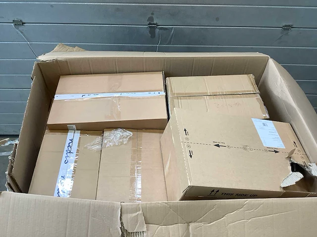 Pallet - elektronica - retourgoederen - 1818 items - afbeelding 3 van  5