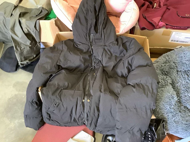 Pallet - textiel - retourgoederen - afbeelding 3 van  17
