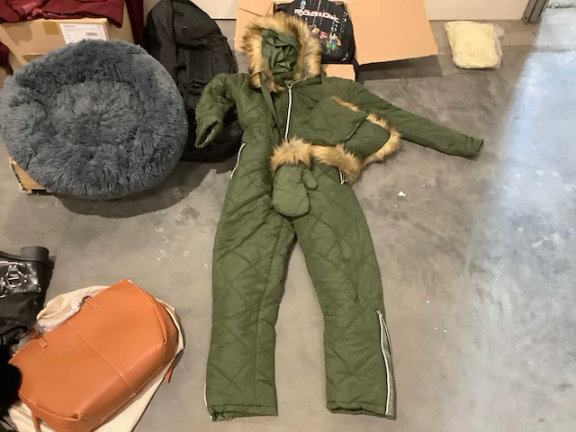 Pallet - textiel - retourgoederen - afbeelding 6 van  17