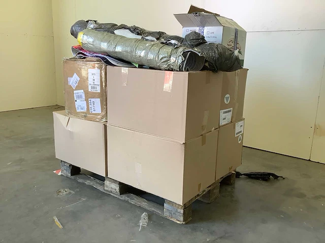 Pallet - textiel - retourgoederen - afbeelding 1 van  17