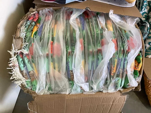 Pallet - textiel - retourgoederen - afbeelding 12 van  17