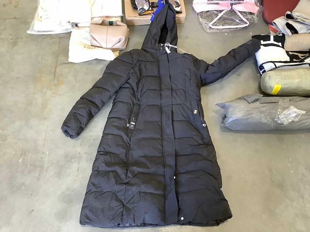 Pallet - textiel - retourgoederen - afbeelding 15 van  17
