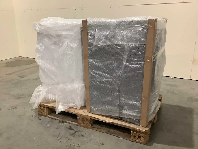 Pallet a-merk retourgoederen - 2 items - afbeelding 1 van  6