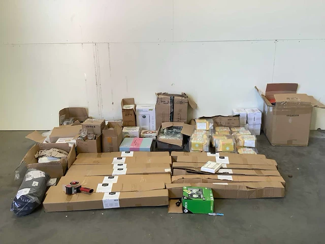 Pallet amazon retourgoederen - afbeelding 1 van  24