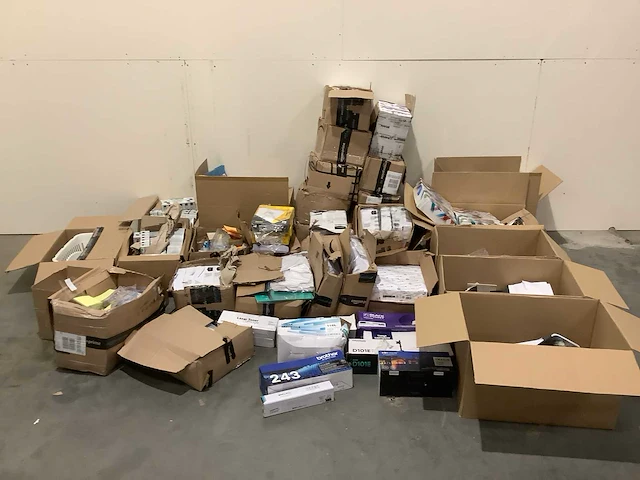 Pallet amazon retourgoederen - afbeelding 1 van  18