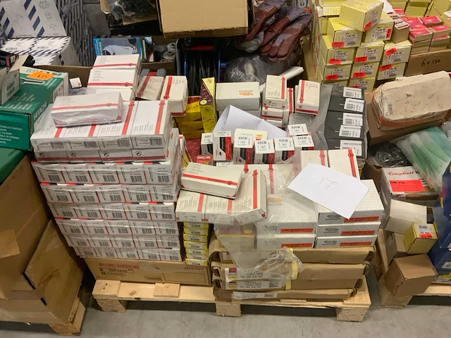 Pallet bouw- en bevestigingsmateriaal (27x) - afbeelding 2 van  25