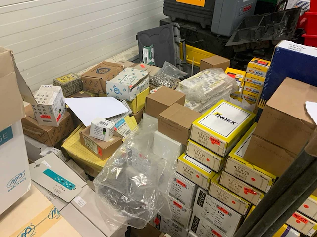 Pallet bouw- en bevestigingsmateriaal (27x) - afbeelding 11 van  25