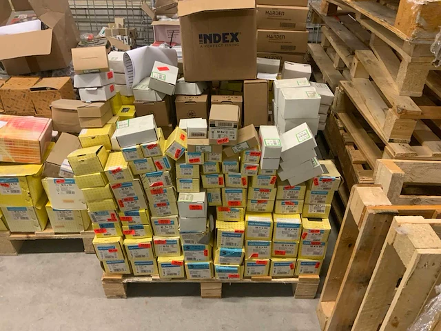 Pallet bouw- en bevestigingsmateriaal (27x) - afbeelding 20 van  25