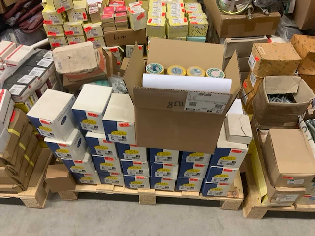 Pallet bouw- en bevestigingsmateriaal (27x) - afbeelding 24 van  25