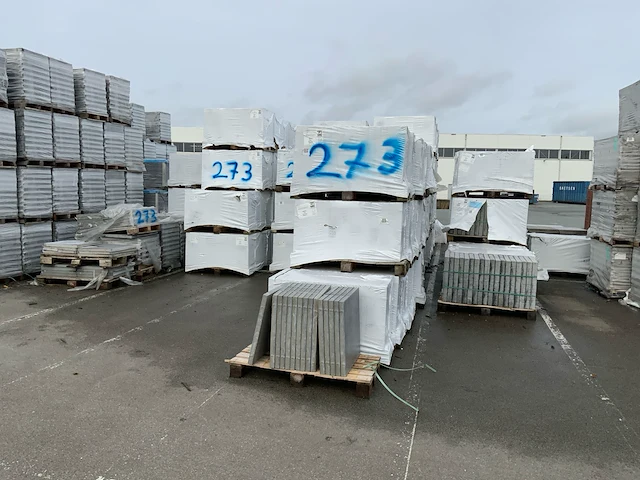 Pallet diverse beton tegels (54x) - afbeelding 7 van  22