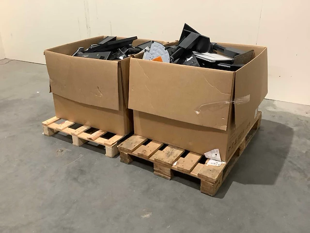 Pallet diverse monitoren (2x) - afbeelding 1 van  5