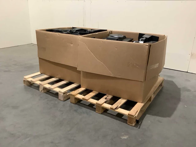 Pallet diverse monitoren (2x) - afbeelding 1 van  6