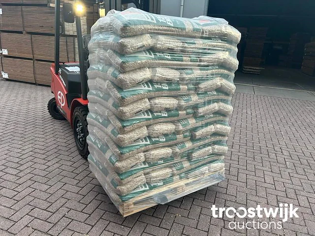 Pallet hoge kwaliteit hout pellets 100%pine, 65 zakken 975kg inclusief pallet - afbeelding 1 van  5