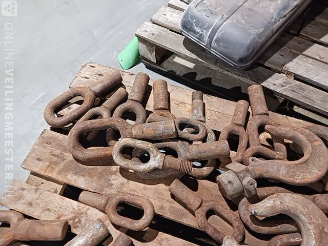 Pallet industriële haken en hijsogen - afbeelding 2 van  5