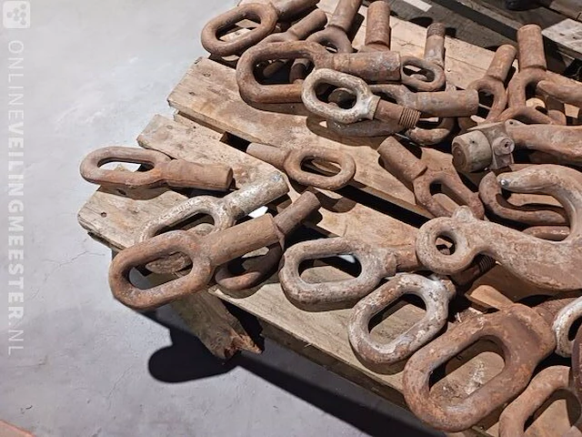Pallet industriële haken en hijsogen - afbeelding 3 van  5