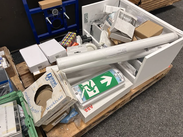 Pallet installatiemateriaal - afbeelding 1 van  6