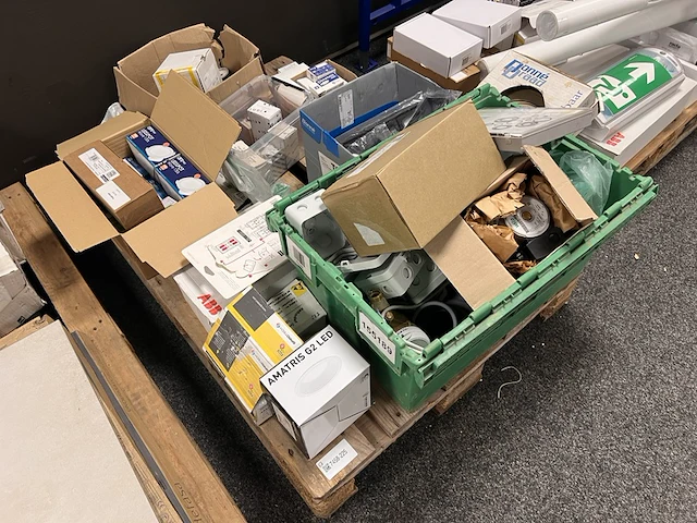 Pallet installatiemateriaal - afbeelding 1 van  6