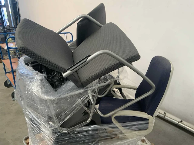 Pallet kantoor / kantine stoelen - afbeelding 3 van  7