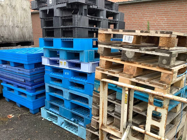 Pallet kunstof (13x) - afbeelding 1 van  4