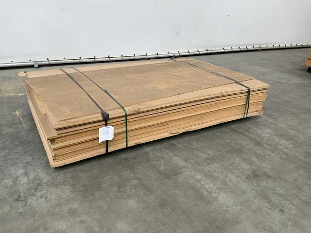Pallet mdf platen ca 2070x1300mm - afbeelding 1 van  6