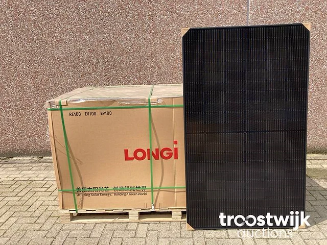 Pallet met 30 zonnepanelen (totaal 10.500 wp) - afbeelding 1 van  5