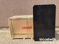 Pallet met 30 zonnepanelen (totaal 10.500 wp) - afbeelding 1 van  5